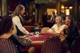 Dealer announcing payout on Sweet Bonanza